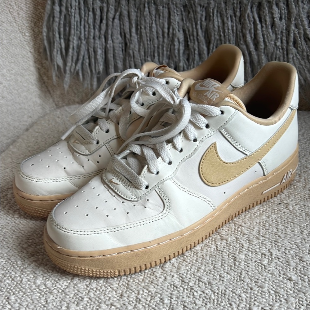 Nike Women's Sneakers in White and Tan